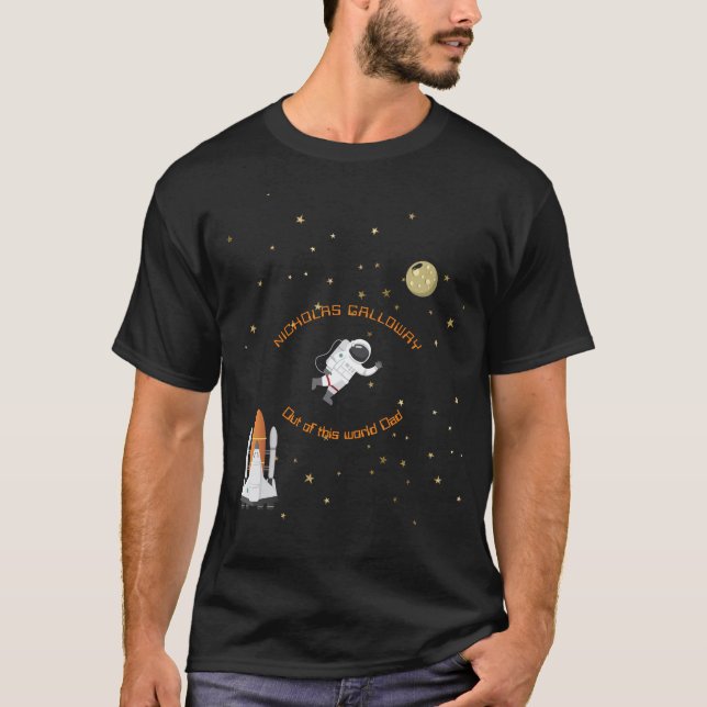 Camiseta Pai Astronauta Moon Rocket Monograma Sistema Solar (Frente)
