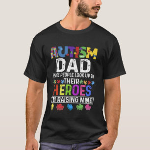 Camiseta Pai autista algumas pessoas olham para seus heróis