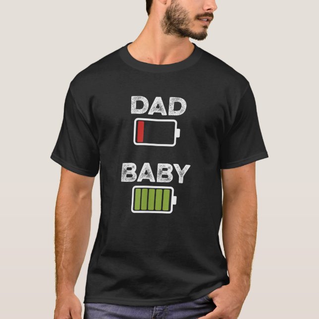Camiseta Pai Cansado Mens Baixa Bateria Cheio Bebê Engraçad (Frente)