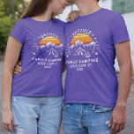 Camiseta Pai Correspondente de Camping da Família Personali<br><div class="desc">Bom humor? Basta adicionar fogueira, "mores", e o resto da família com uma roupa correspondente. Design de tema de acampamento bonito que você pode personalizar para sua próxima aventura familiar com um espaço reservado para o site e o ano. Perfeito para fotos familiares enquanto você está lá fora explorando a...</div>
