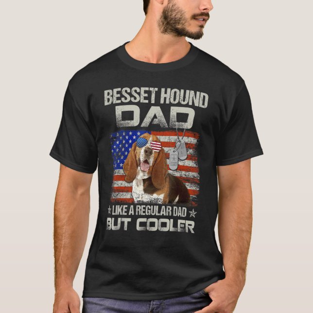 Camiseta Pai De Caça-Basset Como Um Pai Regular Mas Cão Mai (Frente)