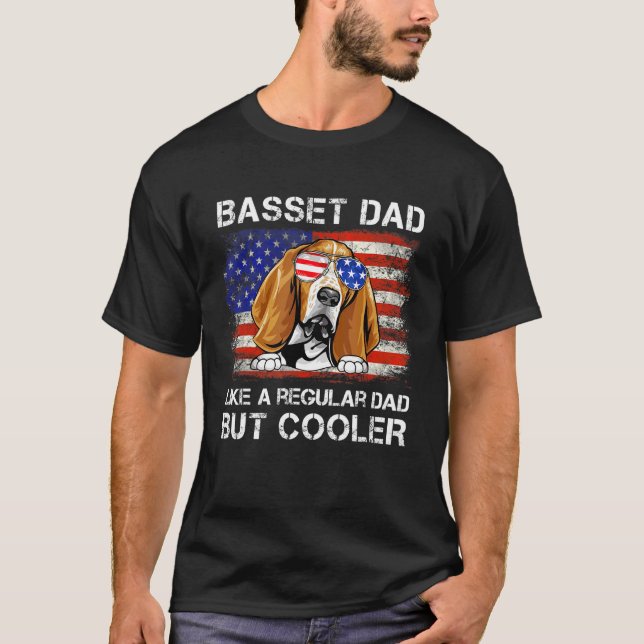 Camiseta Pai De Caça-Basset Como Um Pai Regular Mas Cão Mai (Frente)