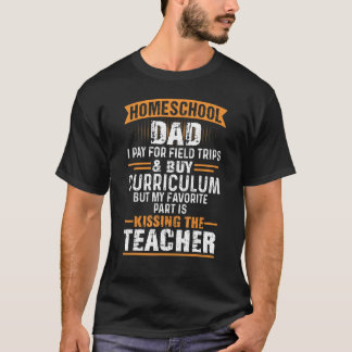 Camiseta Pai De Escolas Domésticas Beijando O Pai Do Profes