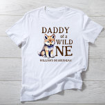 Camiseta Pai de uma família selvagem de aniversário de lobo<br><div class="desc">Pai de um filhote selvagem de lobo Cute,  uma floresta,  camisa festa de aniversário camiseta personalizada da família fotografar protótipos</div>