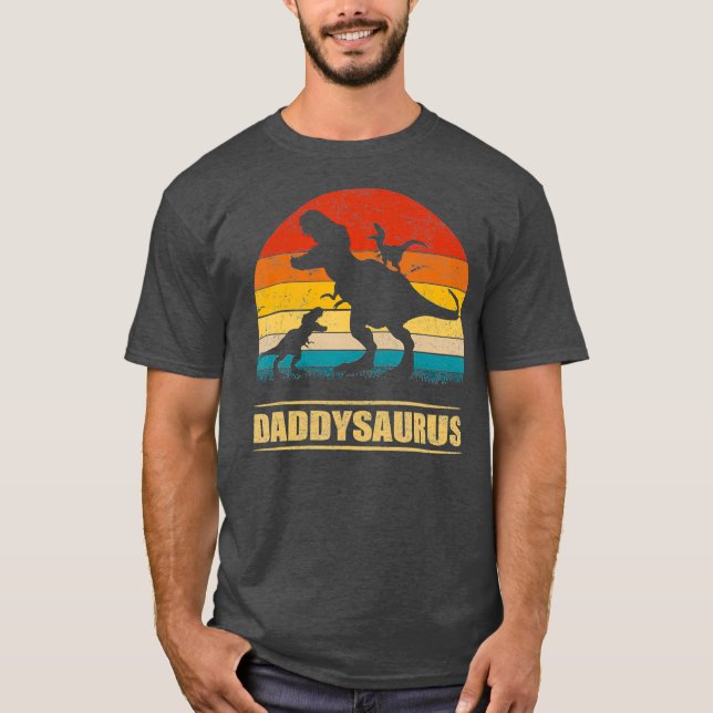 Camiseta Pai Dinossauro Daddysaurus 2 Dois garotos Presente (Frente)