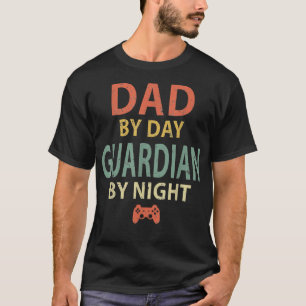 Camiseta Pai do jogador. Pai por dia Guardian por noite Gam