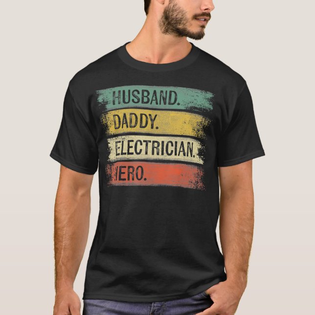 Camiseta Pai Do Marido - Pai Elétrico Hero Funny Lineman (Frente)