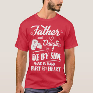 Camiseta Pai E Filha Lado A Lado Ouvem-Se Em Mão