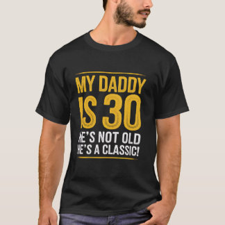 Camiseta Pai Ele não é velho Ele é um clássico da
