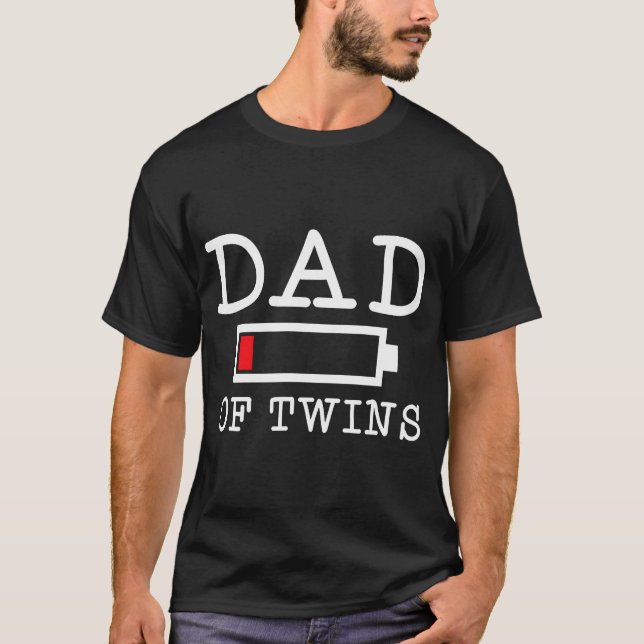 Camiseta Pai Engraçado De Gêmeos Com Baixa Bateria Ocupado  (Frente)