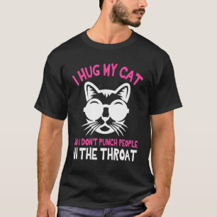 Camiseta Pai Mãe Eu Abraço Meu Gato Para Não Dar Soco Nas P