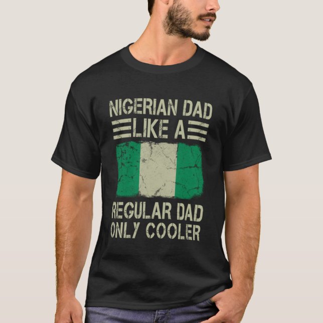 Camiseta Pai nigeriano como um Pai normal apenas Pai mais f (Frente)
