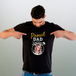 Camiseta Pai orgulhoso de T-Shir, Foto do Boné de formatura<br><div class="desc">Pai orgulhoso de uma camiseta escura de fotos do Boné de formatura Formando. Camiseta para um formando de pai orgulhoso com um boné de formatura e uma foto do formando. Adicione sua foto.</div>