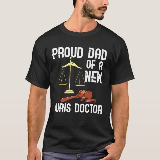 Camiseta Pai Orgulhoso de um Formando da Faculdade de Direi (Frente)