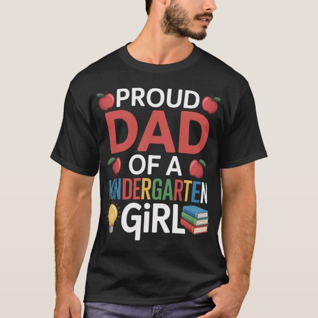 Camiseta Pai Orgulhoso De Um Jardim De Infância Primeiro Di (Frente)