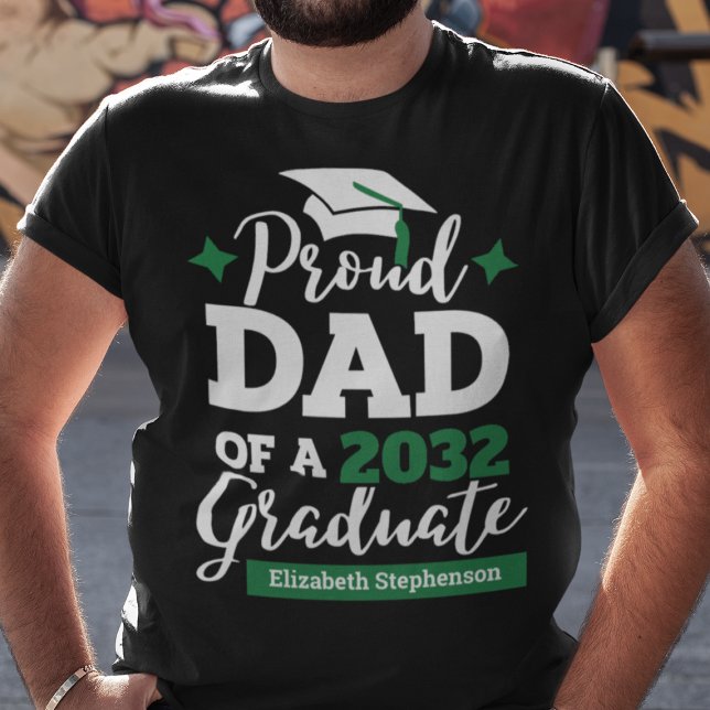 Camiseta Pai orgulhoso de um nome de boné verde formando 20 (Criador carregado)