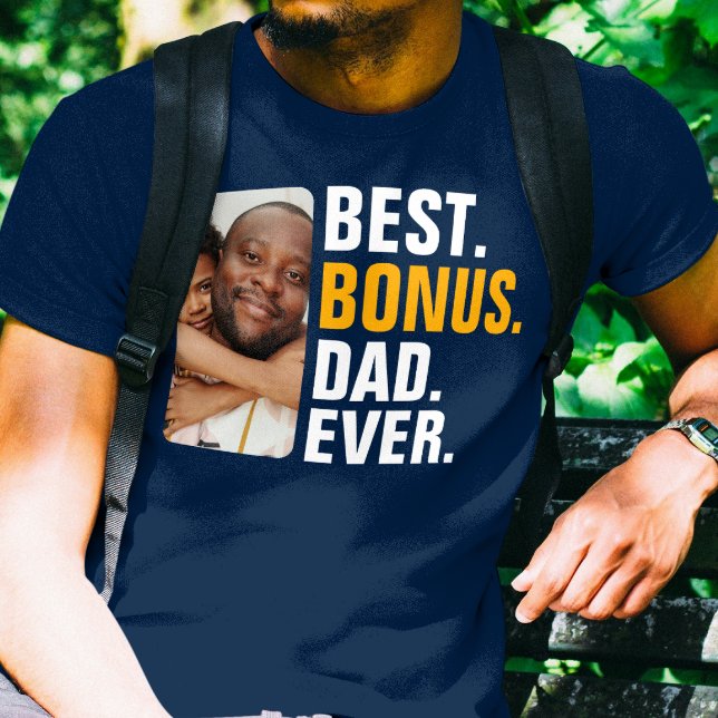 Camiseta Pai Personalizado De Melhor Bônus Em Qualquer Etap (Personalized Best Bonus Dad Ever Stepfather T-Shirt from Ricaso. Add your own photo for your stepdad)