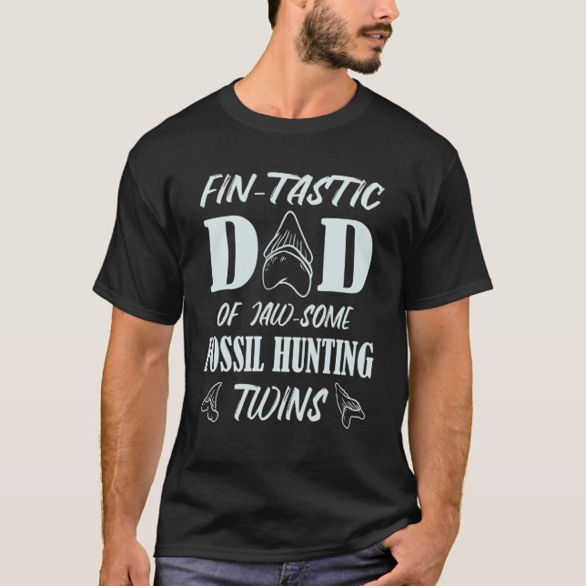 Camiseta Pai Tástico Fina De Gêmeos Fósseis Caçadores Megal (Frente)