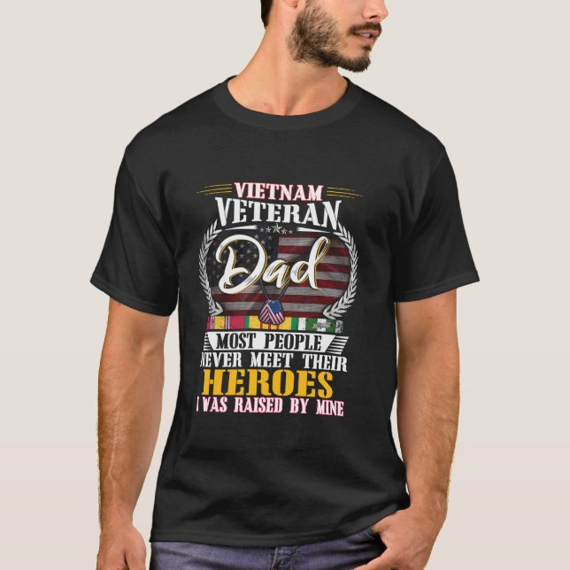 Camiseta Pai Veterano Do Vietnã Levantado Pelo Meu Herói Ve (Frente)