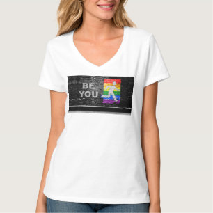 Camiseta Painel urbano das cores do arco-íris do orgulho de