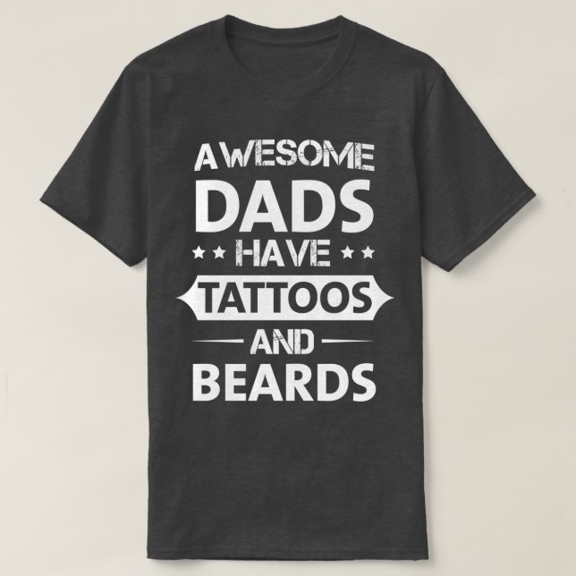 Camiseta Pais Fantásticos Têm Tatuagens E Barbas (Frente do Design)