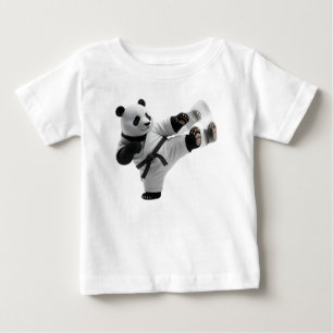 Camiseta Panda 3D Realizando Chute Dinâmico de Karatê