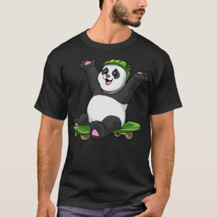 Camiseta Panda como skater com skate e capacete