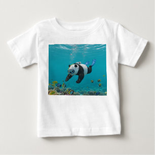 Camiseta Panda de mergulho em recife de coral