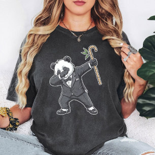 Camiseta Panda de Smoking Fazendo Dab com Pau de Bambu