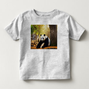 Camiseta Panda em Pensamento – Reflexão Tranquila ao Pé da