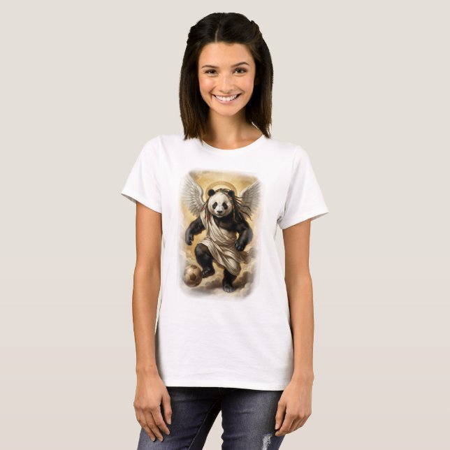 Camiseta Panda estilo renascença jogando futebol em um  (Frente Completa)