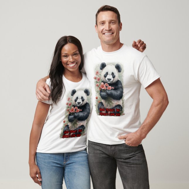 Camiseta Panda Fofo carregando Flores para o Dia das Mães e (Unissex)