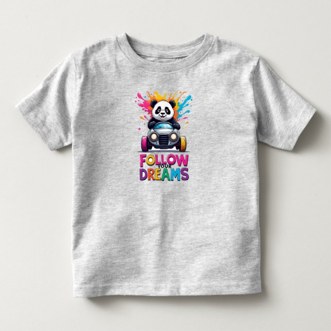 Camiseta Panda Fofo Dirigindo Carro de Brinquedo Com Salpic (Frente)