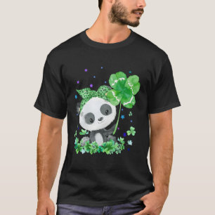 Camiseta Panda Holding Shamrock Stars Dia de São Patrício