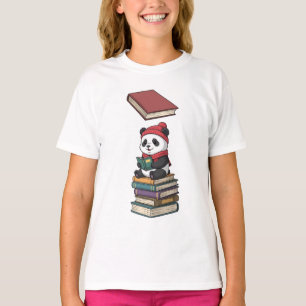 Camiseta Panda Lendo em Pilha de Livros Infantil