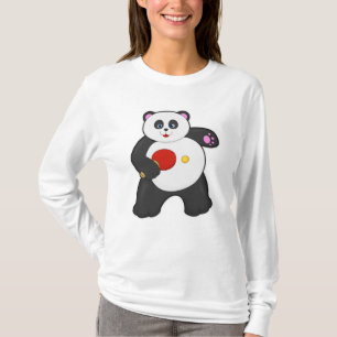 Camiseta Panda na mesa de tênis com raquete de tênis de mes
