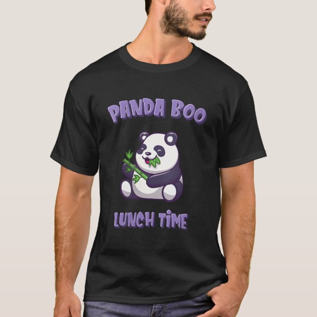 Camiseta Panda Pandaboo Comendo Bambu Hora do Almoço (Frente)