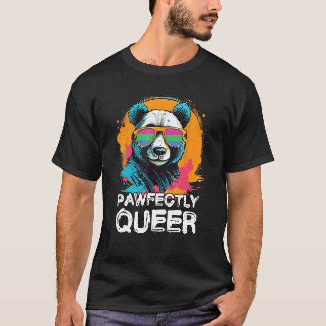 Camiseta Panda Puramente Queer Com Óculos Solares Polisexua (Frente)