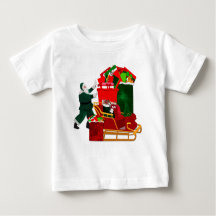 Papai noel está embalando sua camisa-da-luxa