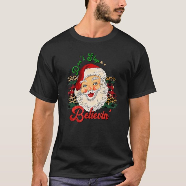 Camiseta Papai Noel não pára de acreditar em Natal engraçad (Frente)
