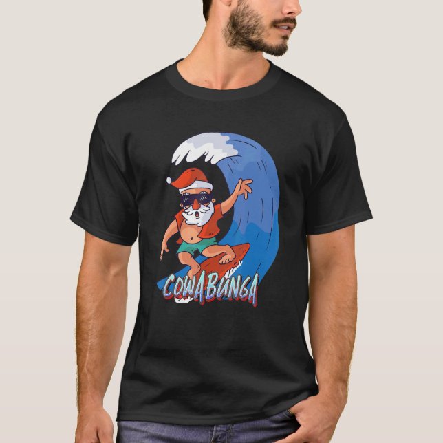 CAMISETA PAPAI NOEL SURFANDO A ONDA COWABUNGA (Frente)