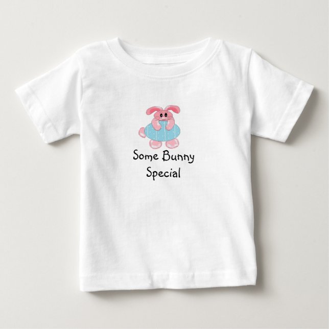 Camiseta Para Bebê Algum Coelhinho Especial (Frente)