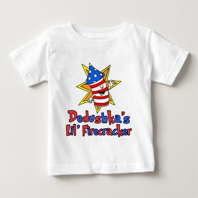 Camiseta Para Bebê Dedushka's Little Firecracker (Frente)
