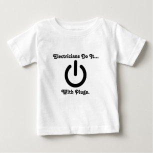 Camiseta Para Bebê Eletricistas Fazem... Com Tomadas.