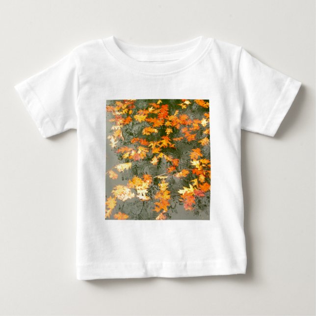 Camiseta Para Bebê folhas caídas na chuva (Frente)