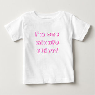 Camiseta Para Bebê Garota Gêmea, sou um minuto mais velha!