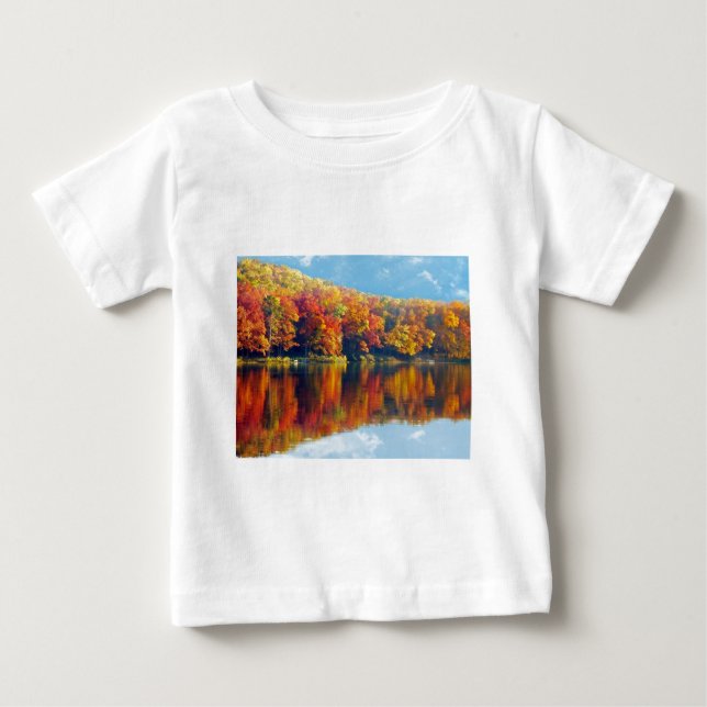 Camiseta Para Bebê Lago Autumn (Frente)