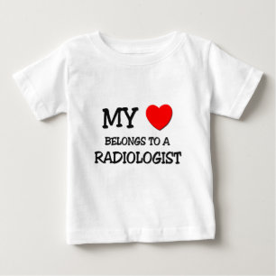 Camiseta Para Bebê Meu coração pertence a um RADIOLOGISTA
