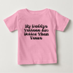 Camiseta Para Bebê Meus tatuagens de Daddys são melhores do que seu