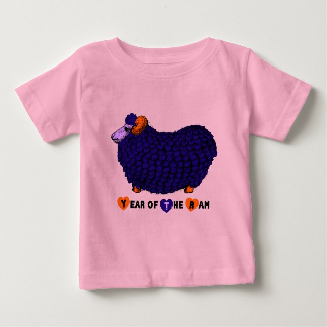 Camiseta Para Bebê Nascer de bebê em Ram Goat Year Roupa Roxa (Frente)
